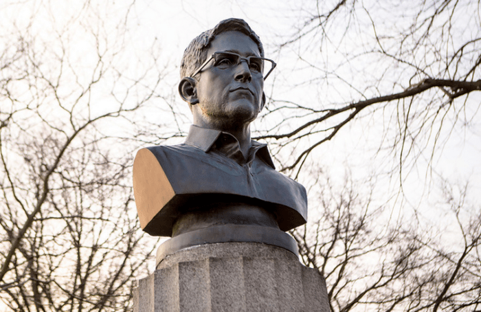 busto edward snowden